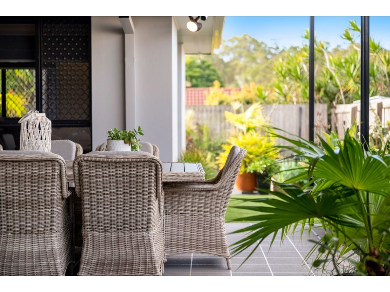 8 Lychee Place, Belmont QLD 4153