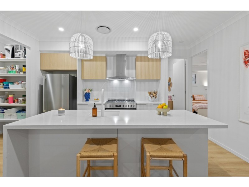 27 Radiance Crescent, Thornlands QLD 4164