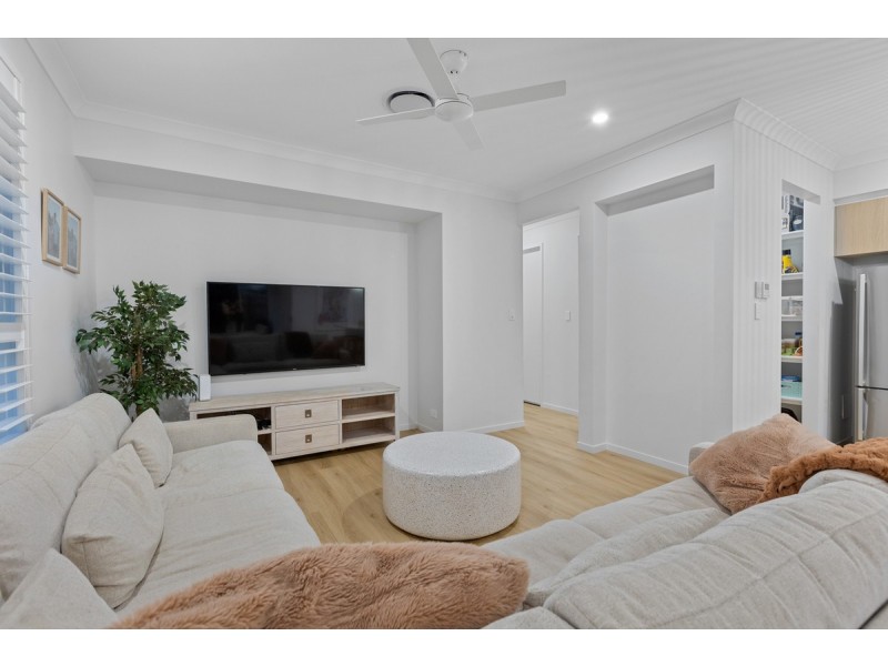 27 Radiance Crescent, Thornlands QLD 4164