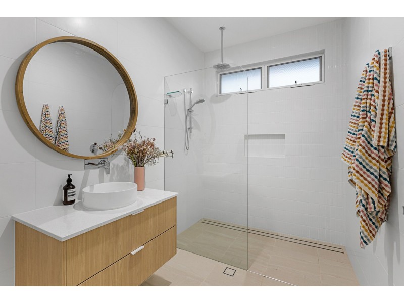 27 Radiance Crescent, Thornlands QLD 4164