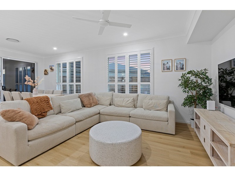 27 Radiance Crescent, Thornlands QLD 4164