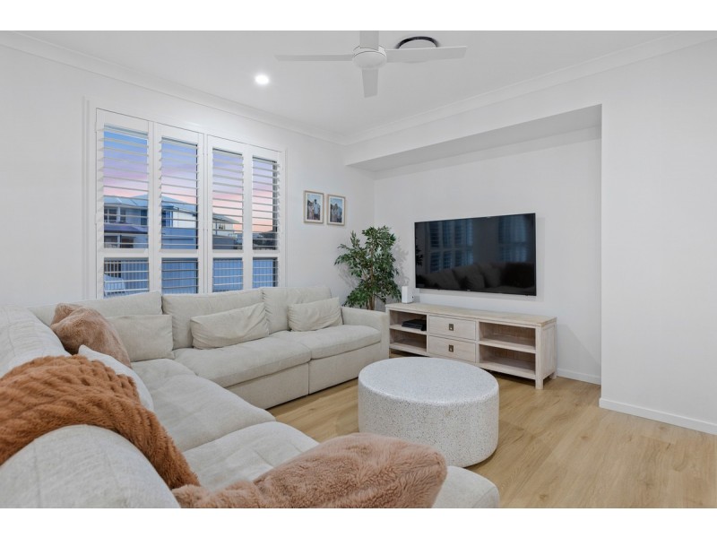 27 Radiance Crescent, Thornlands QLD 4164