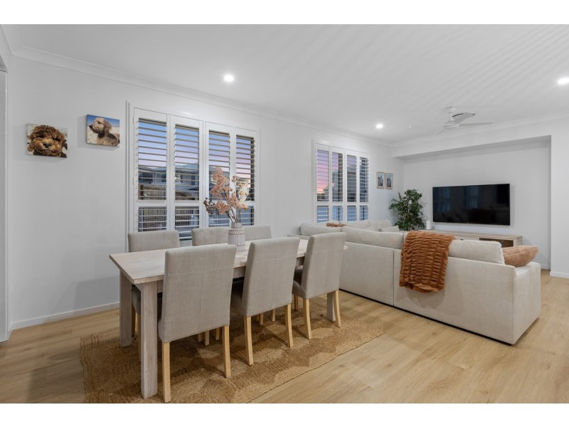 27 Radiance Crescent, Thornlands QLD 4164