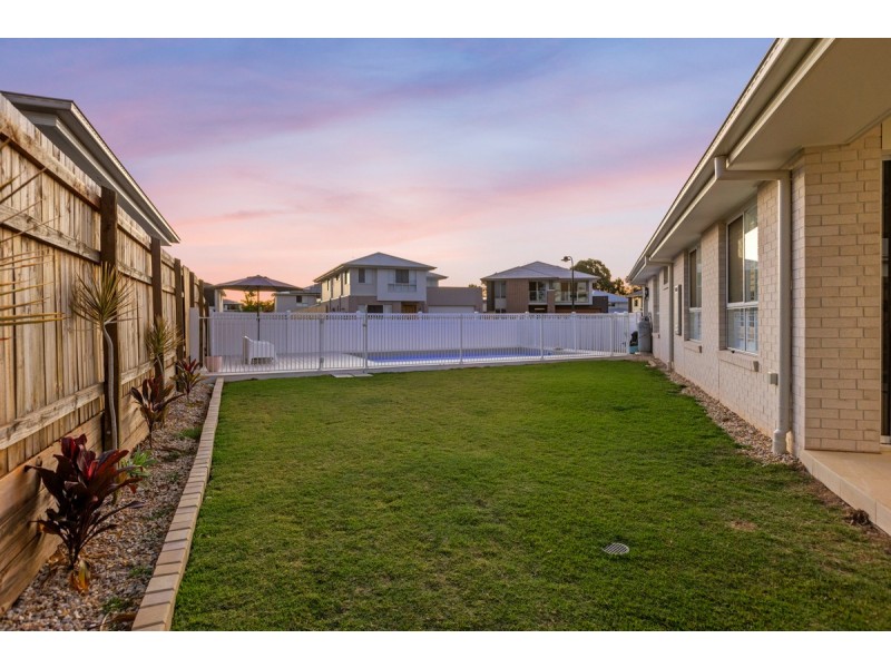 27 Radiance Crescent, Thornlands QLD 4164