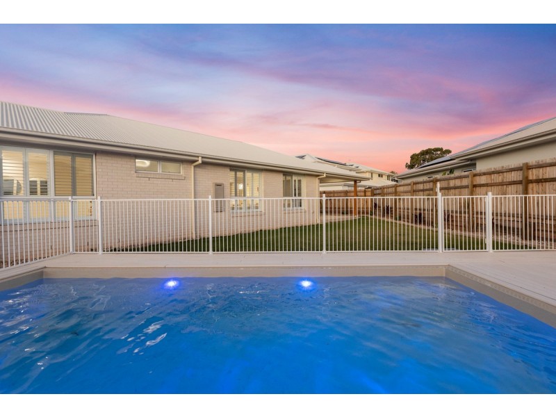 27 Radiance Crescent, Thornlands QLD 4164