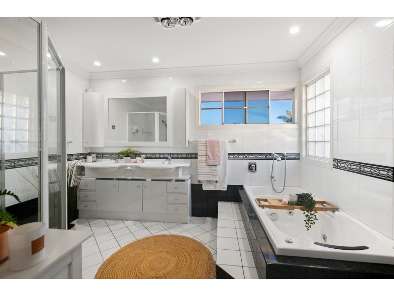 22 Plymouth Court, Raby Bay QLD 4163