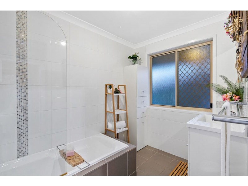 15 Ashwood Circuit, Birkdale QLD 4159