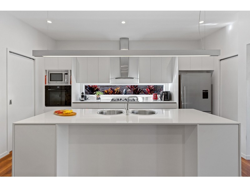 6 Courageous Court, Cleveland QLD 4163