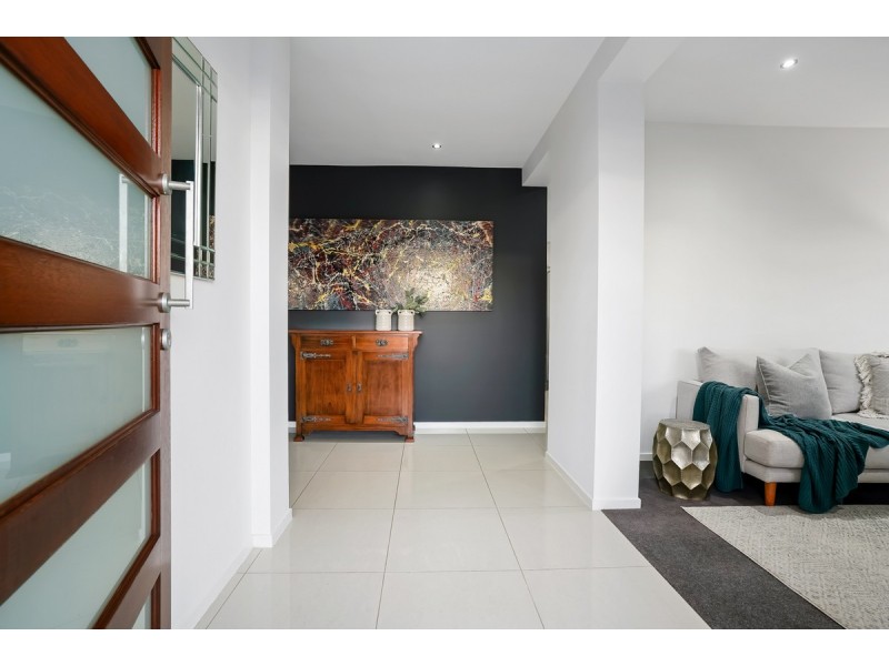 117 Burdekin Drive, Sinnamon Park QLD 4073