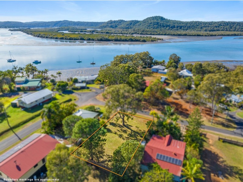 4 Aquamarine Avenue, Russell Island QLD 4184