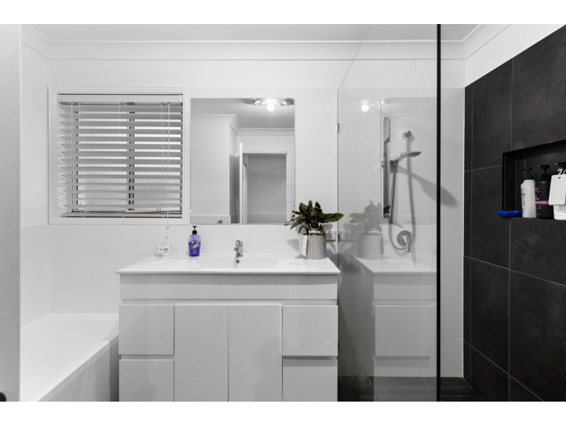 70 Christina Ryan Way, Arundel QLD 4214