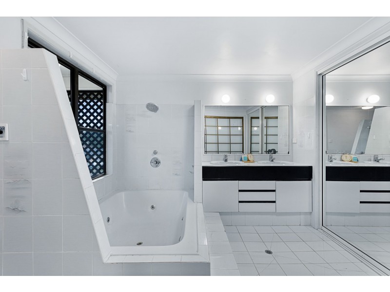 36 Dawn Crescent, Thornlands QLD 4164