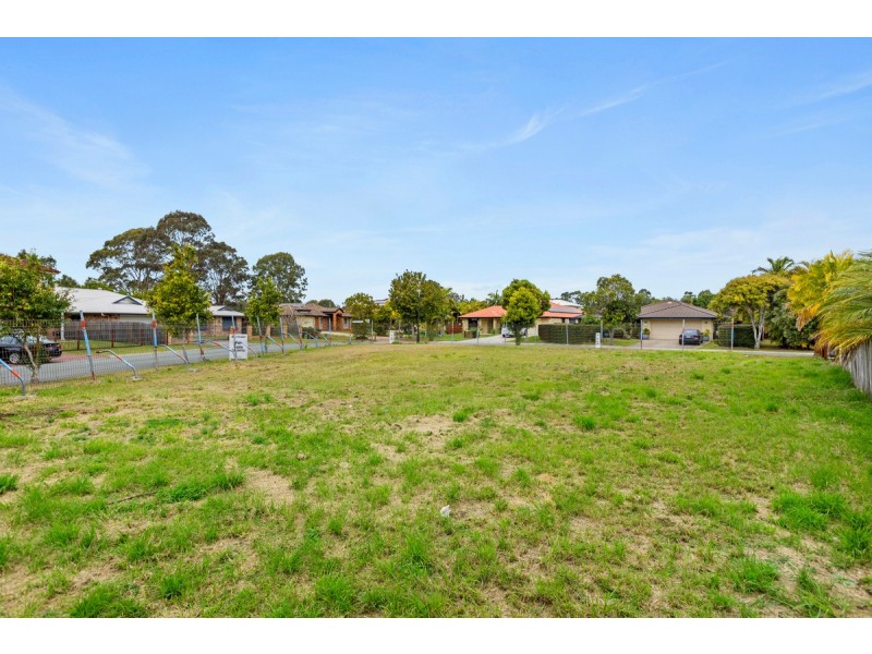 6 Fairway Drive, Meadowbrook QLD 4131