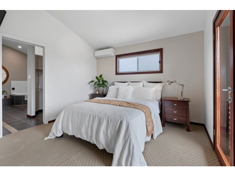 8 Willmott Street, Victoria Point QLD 4165