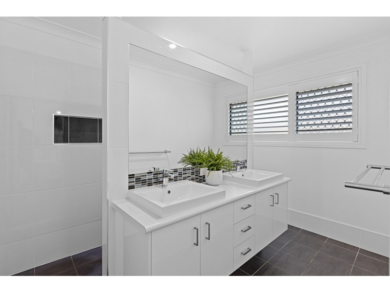 19 Noah Court, Redland Bay QLD 4165