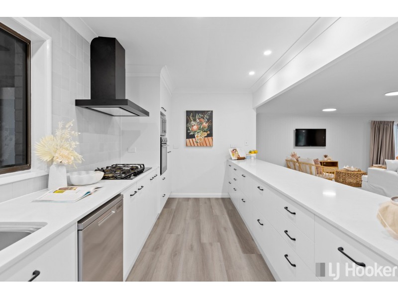 17 Sycamore Street, Redland Bay QLD 4165