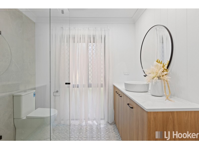 17 Sycamore Street, Redland Bay QLD 4165