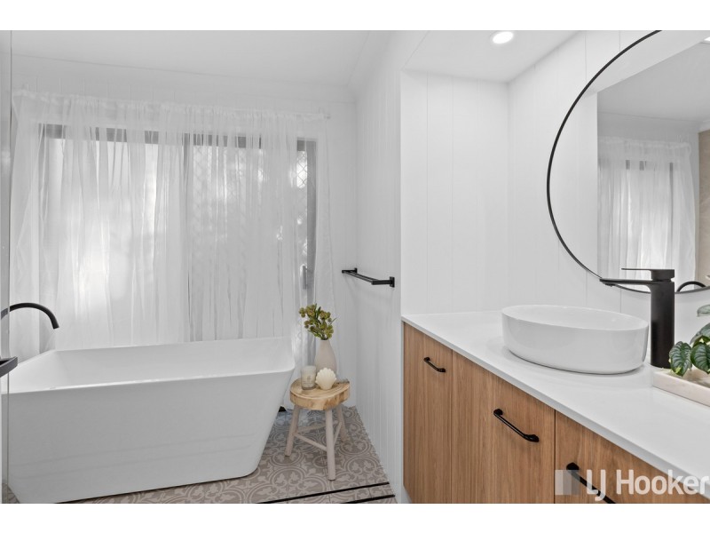 17 Sycamore Street, Redland Bay QLD 4165