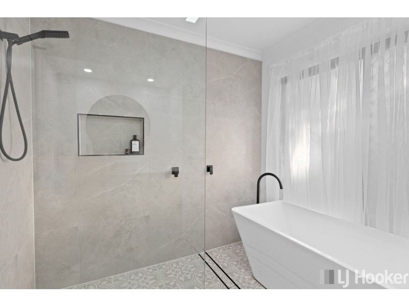 17 Sycamore Street, Redland Bay QLD 4165