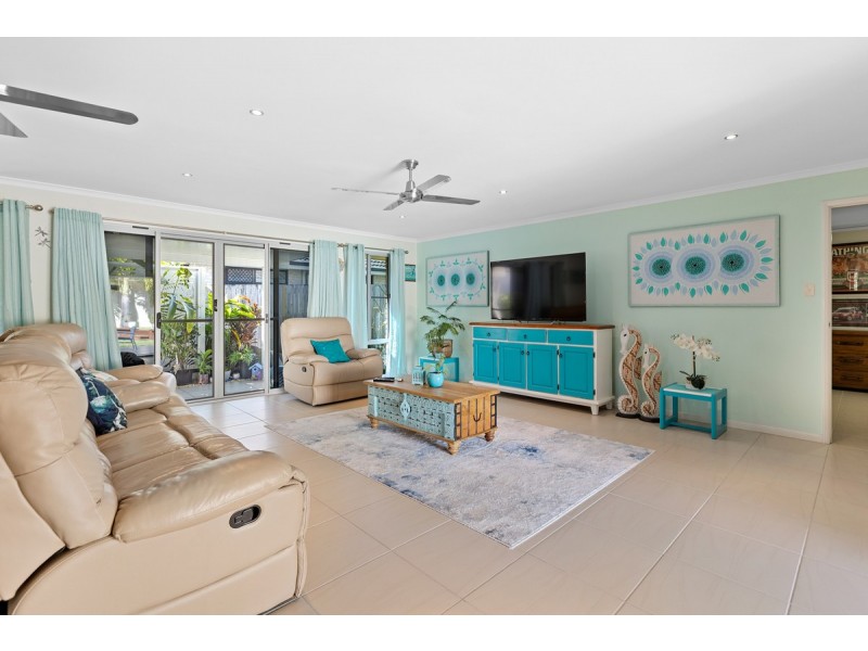 20 Magnetic Place, Redland Bay QLD 4165