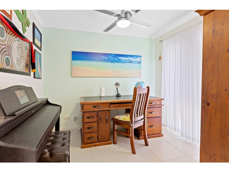 20 Magnetic Place, Redland Bay QLD 4165