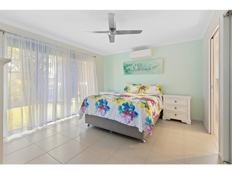 20 Magnetic Place, Redland Bay QLD 4165