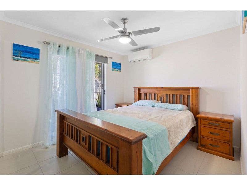 20 Magnetic Place, Redland Bay QLD 4165