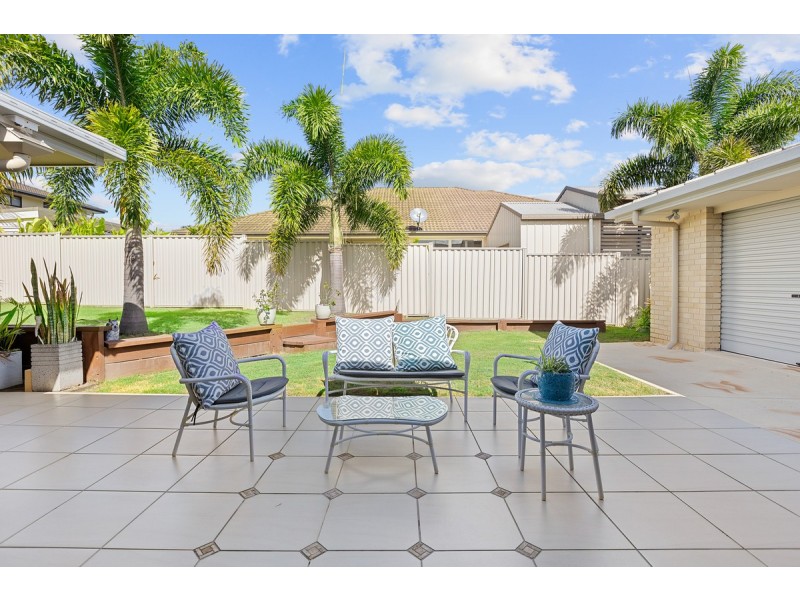 20 Magnetic Place, Redland Bay QLD 4165