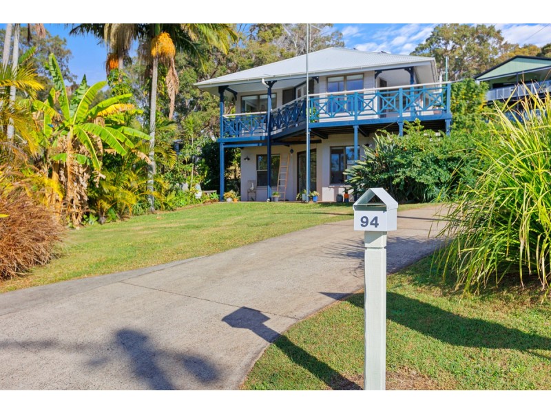 94 Wahine Drive, Russell Island QLD 4184