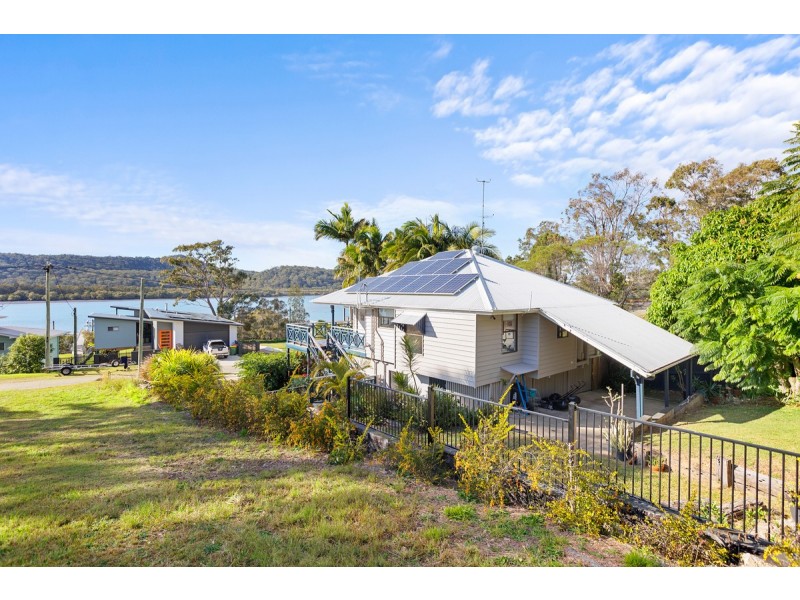 94 Wahine Drive, Russell Island QLD 4184
