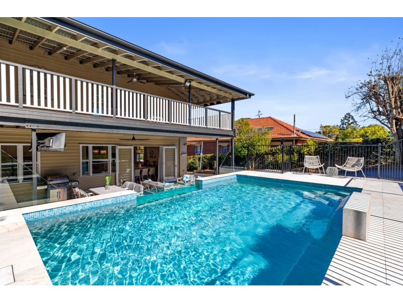 4 Framont Avenue, Holland Park QLD 4121