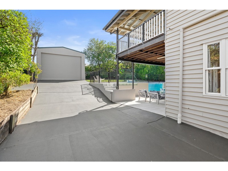 4 Framont Avenue, Holland Park QLD 4121