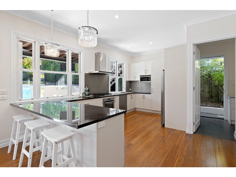 4 Framont Avenue, Holland Park QLD 4121