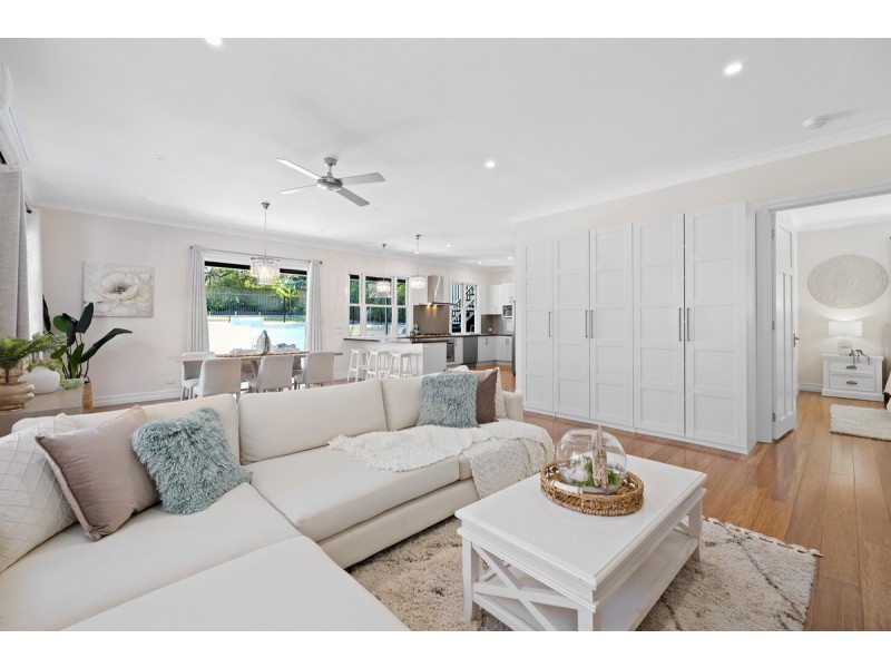 4 Framont Avenue, Holland Park QLD 4121