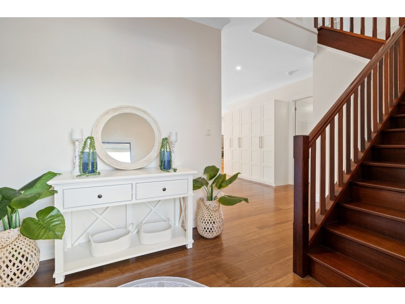 4 Framont Avenue, Holland Park QLD 4121