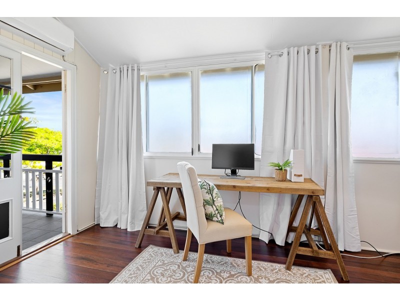 4 Framont Avenue, Holland Park QLD 4121