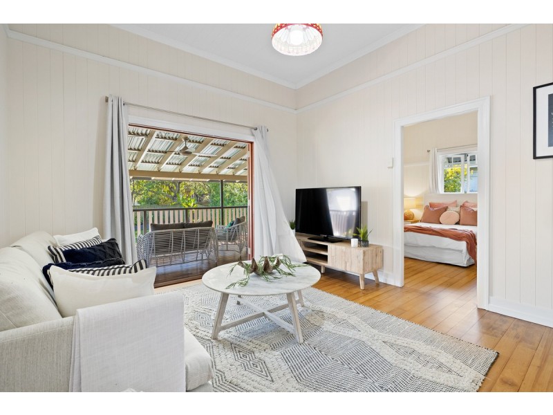 4 Framont Avenue, Holland Park QLD 4121