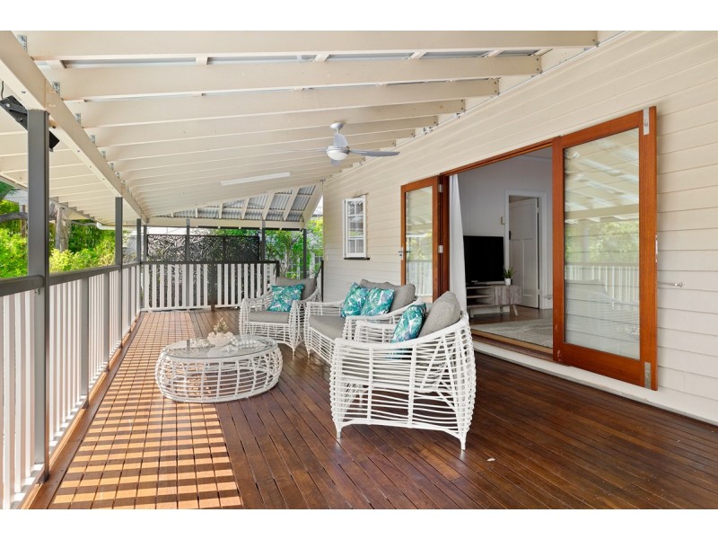 4 Framont Avenue, Holland Park QLD 4121