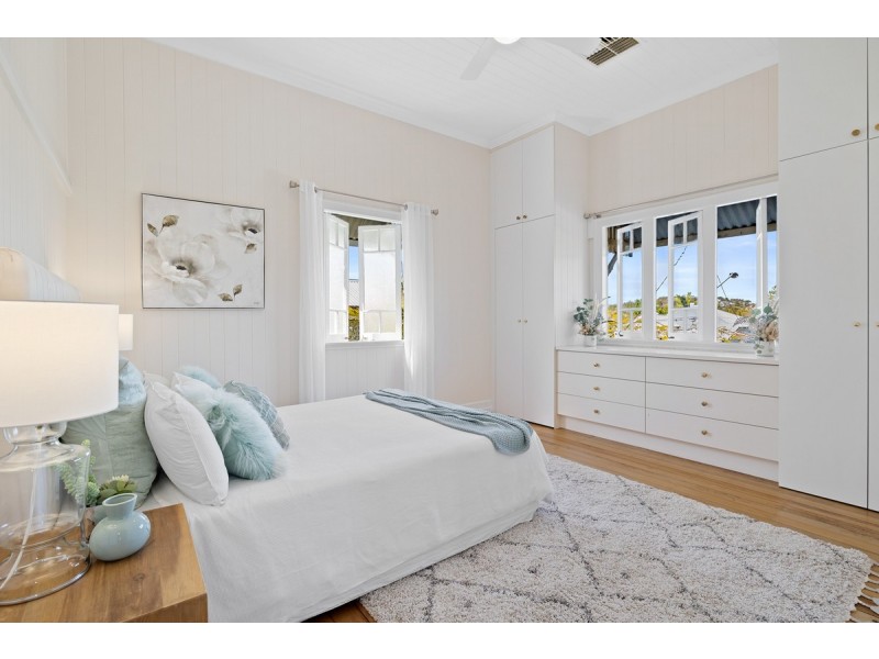 4 Framont Avenue, Holland Park QLD 4121