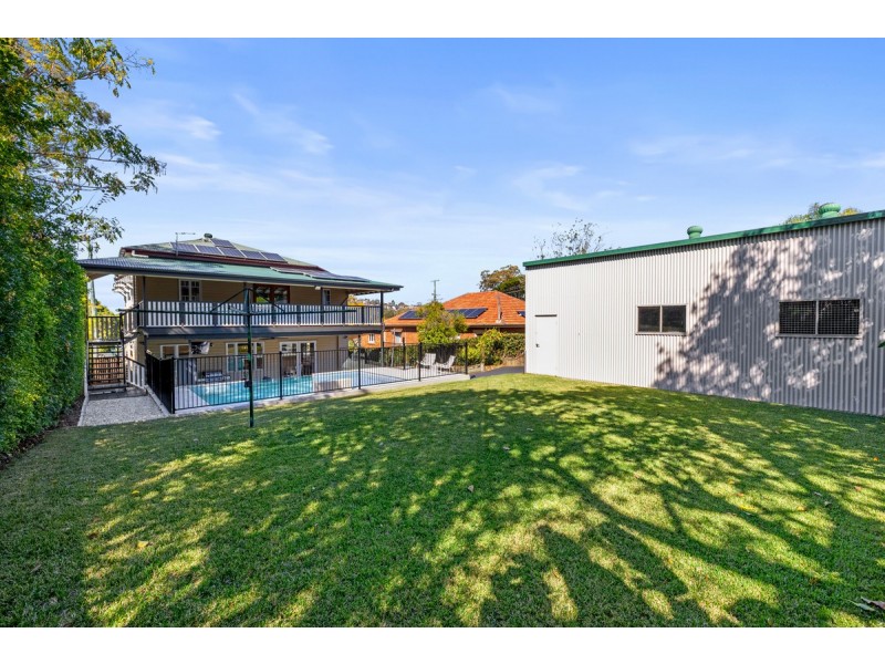 4 Framont Avenue, Holland Park QLD 4121