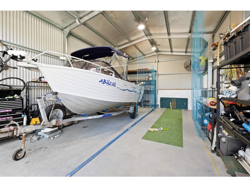 4 Framont Avenue, Holland Park QLD 4121