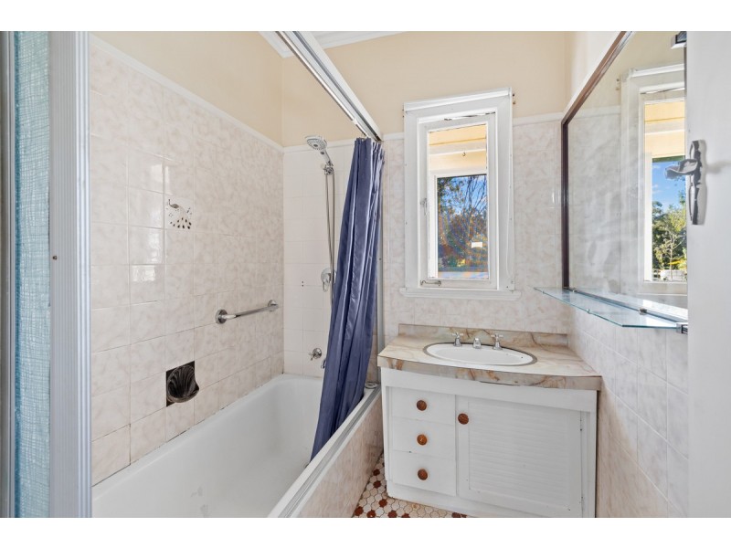 57 Tingalpa Street, Wynnum West QLD 4178
