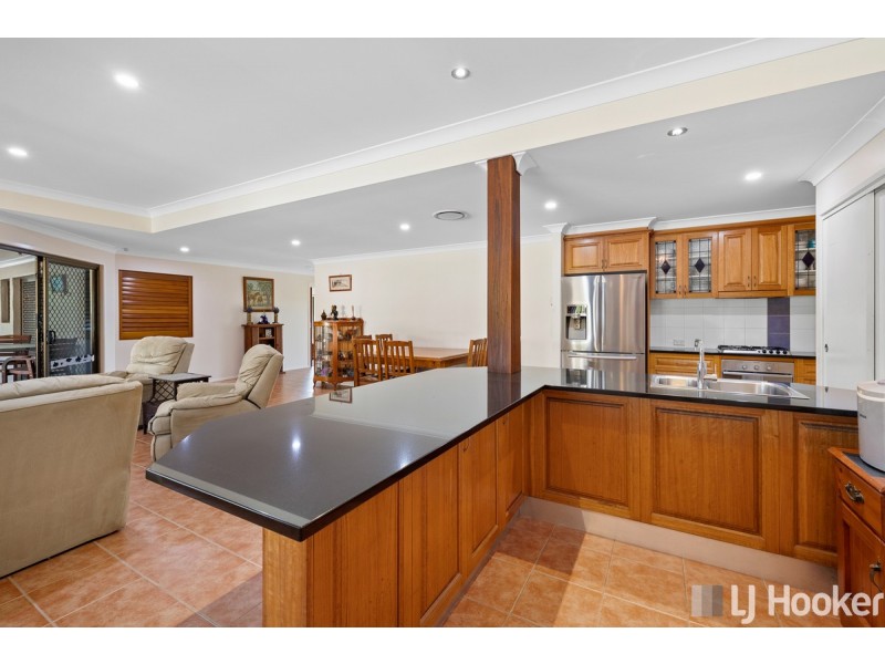 2 Kalmia Drive, Redland Bay QLD 4165