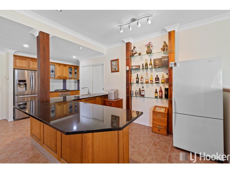 2 Kalmia Drive, Redland Bay QLD 4165