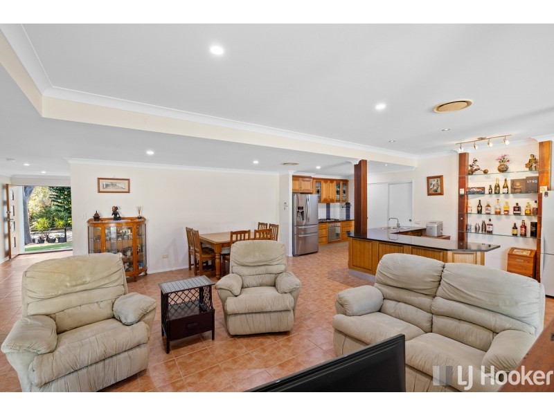 2 Kalmia Drive, Redland Bay QLD 4165