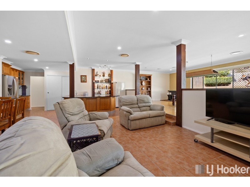 2 Kalmia Drive, Redland Bay QLD 4165