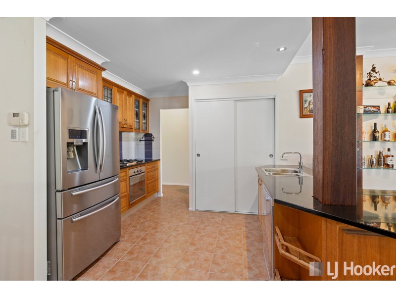 2 Kalmia Drive, Redland Bay QLD 4165