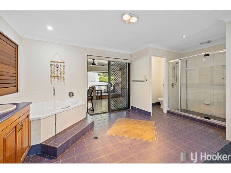 2 Kalmia Drive, Redland Bay QLD 4165