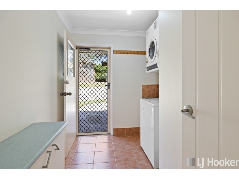2 Kalmia Drive, Redland Bay QLD 4165
