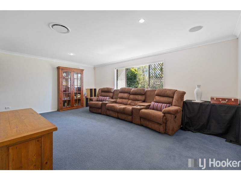 2 Kalmia Drive, Redland Bay QLD 4165